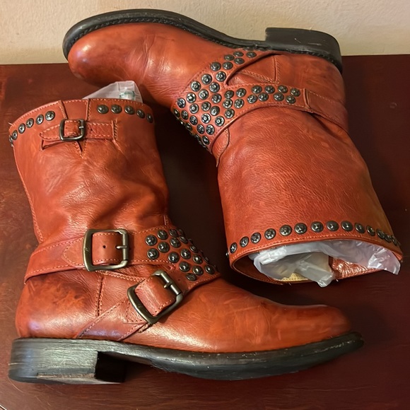 Frye Jenna Reddish Brown Color Studded Boots - Picture 7 of 11